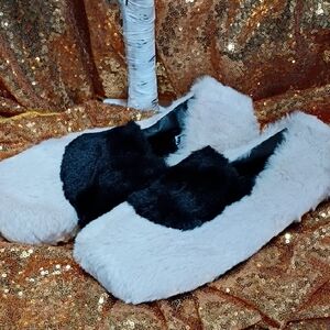 VHNY Black and White Women's Slippers